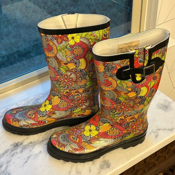 Women’s Western Chief Women’s Illustrative Style Rain Boot, Size 10 - Picture 2 of 9